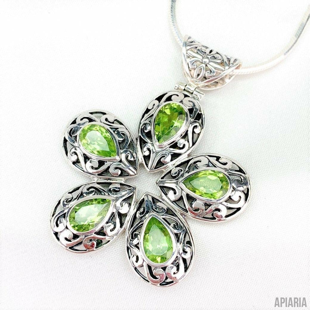 Sterling Silver Flower-shaped Peridot Pendant Necklace-Jewelry-Apiaria